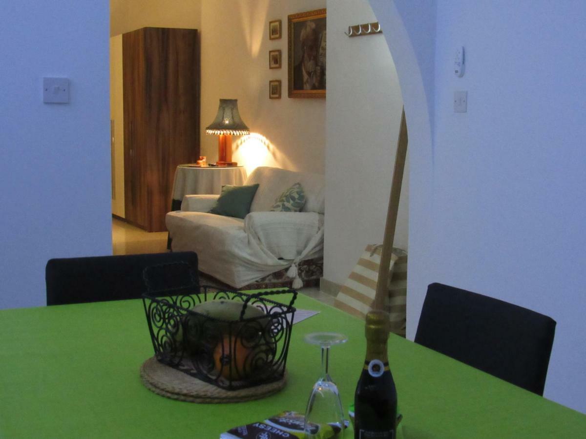 Central Studio Apartment Santa Vennera Ngoại thất bức ảnh