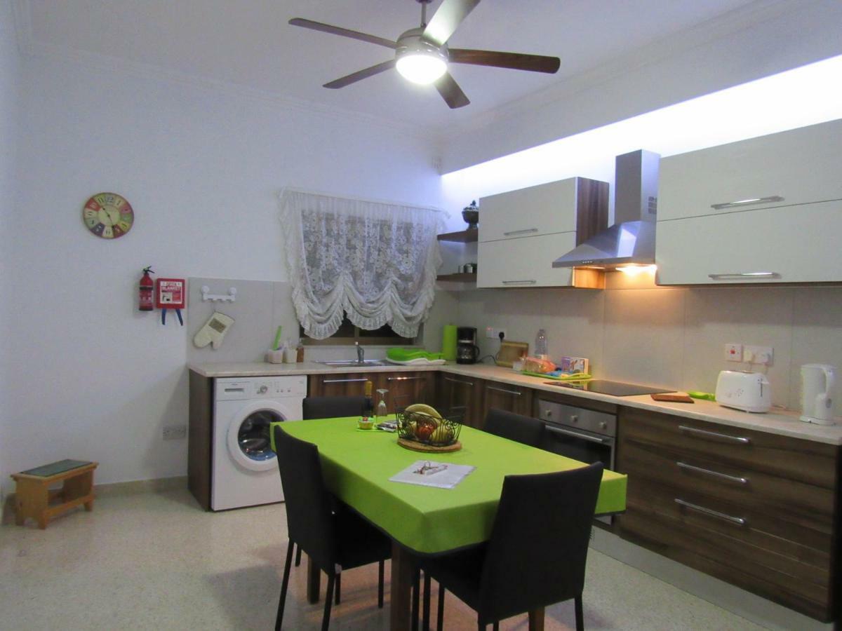 Central Studio Apartment Santa Vennera Ngoại thất bức ảnh
